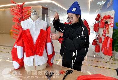 浙紡服院服裝數(shù)字化“未來(lái)工廠”亮相寧波時(shí)尚節(jié)，引領(lǐng)智能時(shí)尚新未來(lái)